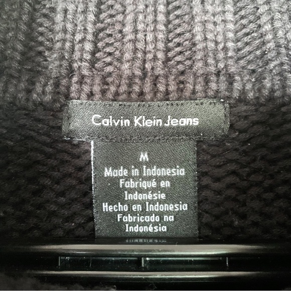 Calvin Klein • Turtleneck Sweater - Picture 5 of 5